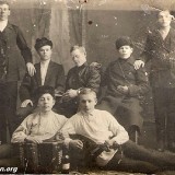 Слева в в нижнем ряду - купец Сбитнев, 1912 год.