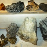 Выставка "Кладовая природы" минералы и горные породы, металлы и их производство и др.