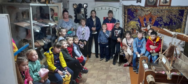 Первое знакомство с музеем состоялось у детей из летней оздоровительной площадки села ВерхТеченское.