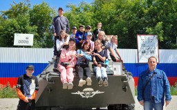 Экскурсия для детей села Верх Ключи Катайского района по музею и на Аллею боевой славы.